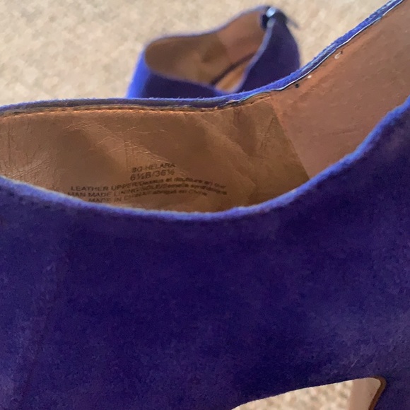 Blue suede Helara shoes. - Picture 5 of 6